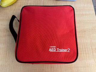 AED trainer (closed)